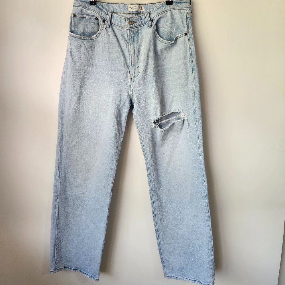 Abercrombie & Fitch 90s Relaxed Jeans High Rise Distressed Light Wash Size 32